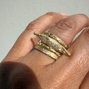 Elegant Gold Ring Set with Crystals